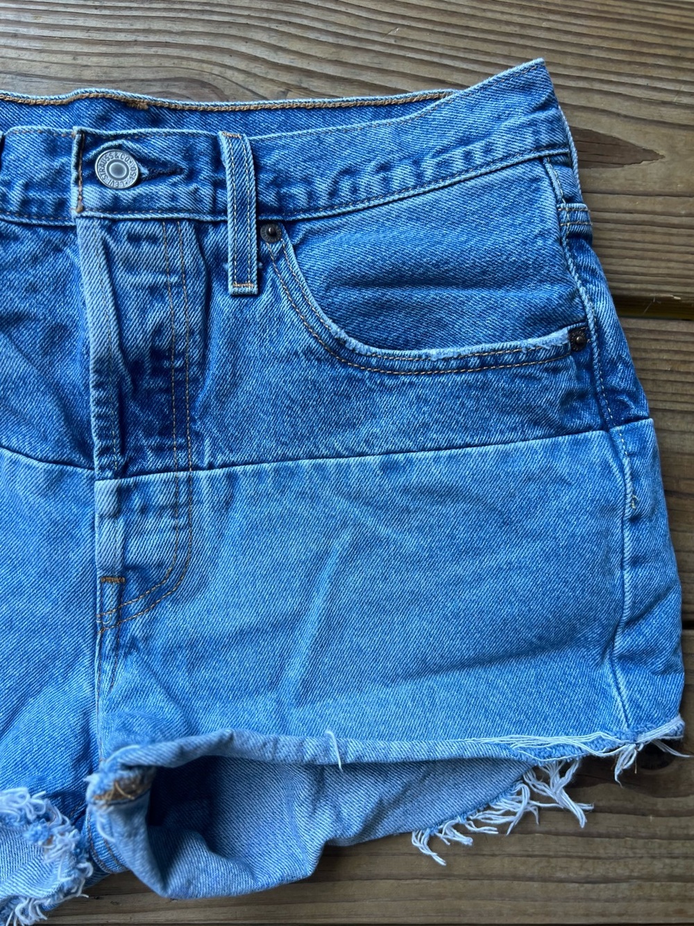 Levi’s 501 High Rise Pieced 150th Anniversary Frayed Hem Jean Shorts Size 28 - Picture 2 of 12